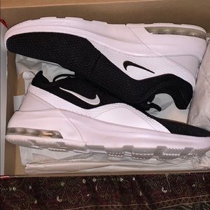 Nike Air Max Motion 2s